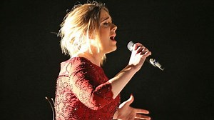 Adele Announces 2017 Grammy Awards Performance