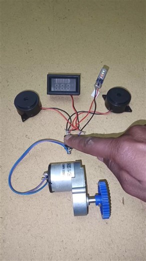 Hand Powered Gear Motor Powering Into Two Buzzer , Indicator and Voltmeter#dcmotor #tech#shorts