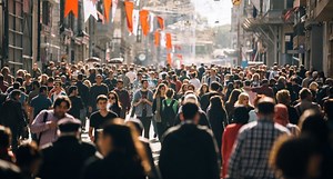 Fear Of Crowds (Ochlophobia): Causes, Symptoms, Treatments - PsychoTreat