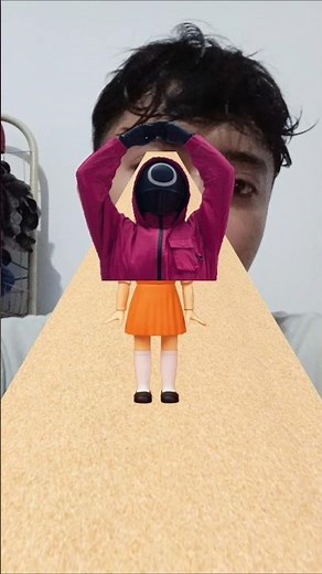 Choose the color of the Squid game doll clothes