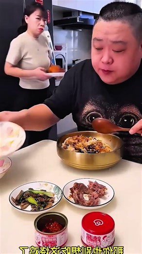 Hilarious plate swap prank 🍽️😂 real reaction caught! #FoodLoversHub #FoodPranks #Comedy #Viral