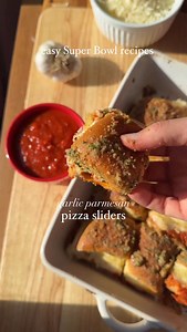 Pizza Sliders 🍕 The ultimate easy Super Bowl appetizer for a crowd! Save this for Super Bowl Sunday! All the classic pizza flavors packed into soft Hawaiian rolls and finished with garlic butter that takes these over the top 🤤🔥�Perfect for game day—these go FAST. INGREDIENTS�• 1 (12-count) package Hawaiian rolls�• ½ cup pizza sauce�• 2 cups shredded mozzarella cheese�• 1 (6 oz) bag sliced pepperoni, chopped Garlic Butter Topping�• 2 garlic cloves, minced�• 1 tsp oregano�• ½ cup salted butter,