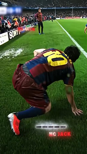 How to Kick CURVE SHOTD.⚽#footballshorts #football #footballskills#soccer #shorts