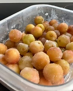 373K views · 525 reactions | These prosecco x vodka grapes are the perfect summer snack 壟 | LADbible | Facebook
