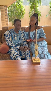 Hier j’ai eu le privilège de rencontrer le doyen Zoug-Nanzaguemda Officiel je suis heureuse parce qu’il ma bien accueilli, mais surtout les conseils et les bénédictions reçu non pas de prix. Merci infiniment 🙏🏼🙏🏼 | Da Yéri