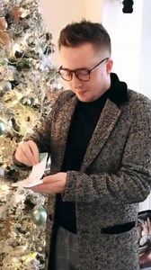 Create your own confetti-exploding keepsake | boomf