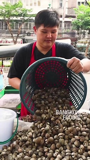 Fresh Boiled Cockles with Thai Dipping Sauce in Bangkok