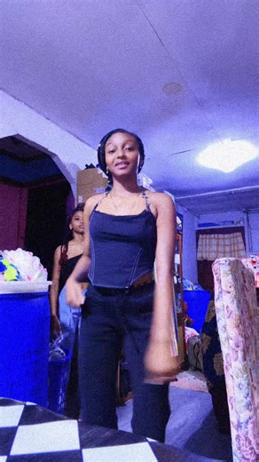 This lee alien inna mi background 😂🫶🏽💋