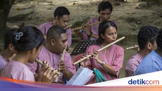 13 Alat Musik Tiup Tradisional Khas Indonesia dan Modern Populer