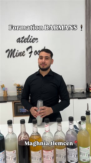 Salée by amine 👨🏼‍🍳 on Instagram: "🍹 FORMATION BARMAN – 🍹 Tu veux maîtriser les cocktails les plus demandés et impressionner tes clients ? Cette formation est faite pour toi ✨ 🔸 Au programme : • Piña Colada • Blue Hawaii • Mojito • Pink Lady • Fleur de Litchi • Mimosa 🔸 Ce que tu vas apprendre : ✔️ Techniques professionnelles de préparation ✔️ Dosages parfaits & équilibre des saveurs ✔️ Dressage et présentation élégante ✔️ Astuces barman pour un rendu premium ✔️ Version avec ou sans alcoo