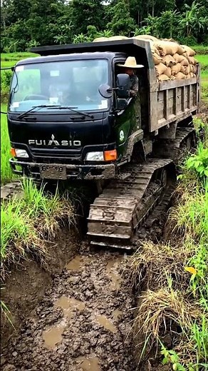 Mitsubishi Fuso FJ2528C DESTROYS 3M Mud Trench! 🚛💥 Ultra-Realistic 4K Farming Power #shorts #viral