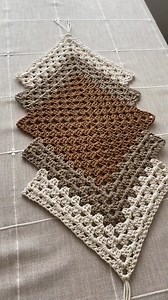 CROCHET PATTERN: Geometric Table Runner | Granny Square | Adjustable Size | Instant Download PDF | Video | Beginner Friendly | - Etsy