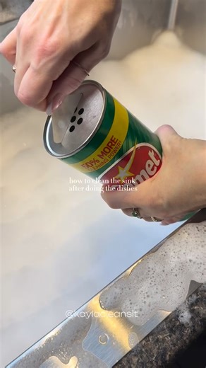 kaylacleansit on Instagram: "If there’s no suds I don’t want it MERRY CHRISTMAS FRIENDS❤️ I hope your bellies hurt with laughter and your hearts are full of love🫶 •comet, lemon soft scrub, citrus Fabuloso• #cleantok #cleaning #asmr #kitchen #cleaninghacks"