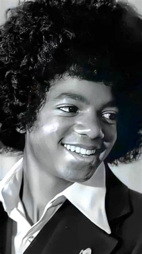 LiveOffTheWallco on Instagram: "The Jackson 5 Interview On The Merv Griffin Show Circa 1974🎤🕺🏾 -Taking You Down Memory Lane With Your Favorite Moments Of Michael’s Career & Personal Life From The 70’s & 80’s Era⚡️🕶️ -“Having No Worries & Enjoying Life.. Livin’ Off The Wall”🎶🪩 -Appreciation For @michaeljackson , jackson 5 & @thejacksons Eras🏆 A Safe Space For All Moonwalkers To Gather In The MJ Community♥️ -If You Enjoy My MJ Content Follow Me On All Social Media Platforms✨ @liveoffthewalc