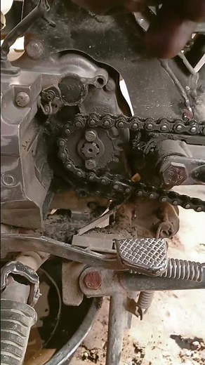 How to Replace the Chain & Sprocket on a Splendor Bike