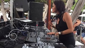 27K views · 528 reactions | [ #LIVE from Blue Marlin Ibiza Showtime Sunday with Kaluki Musik] Quien mejor que Eli Rojas para empezar el domingo en #BlueMarlinIbiza, tenemos un gran día y noche por delante en #Calajondal con los chicos de #Kaluki! Feel the beat >> www.ibizasonica.com | IBIZA SONICA RADIO | Facebook