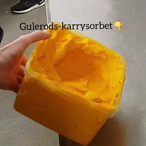 ⭐Ny menu i aften⭐ Vi MÅ lige prøvesmage en sidste gang💃🕺 Se hele menuen og book bord på vores hjemmeside. FORRET Sart tilberedt torskefisk på kold sauce med blæksprutte, purløg & havets guld i skøn symbiose med salturt & abrikos. Hertil sprød blæksprutte croustillant med gulerods-karrysorbet, græskarkerneolie, ”crispy sommerfugl” & dehydreret kornblomst HOVEDRET Langtidsbraiseret oksebryst med tomatiseret skysauce, oliven & middelhavets urter hertil tomatkiks med rygeost & confiterede hvidløg.