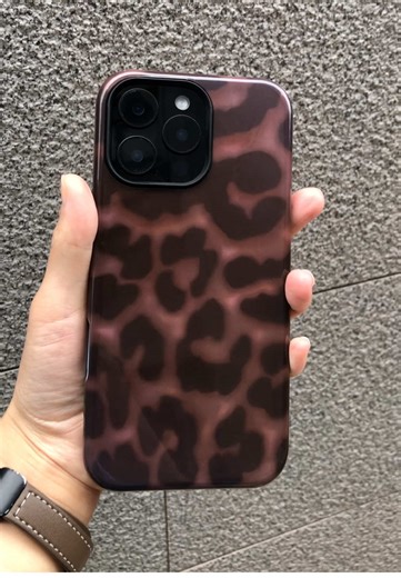 The sexy leopard print pattern is perfect for autumn and winter weather.#tiktokshop #PhoneCase #leopard #fashion#sexy