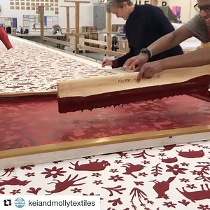 This week in #5WomenArtists of New Mexico: Kei & Molly Textiles “Eco-conscious & women owned. Creating jobs for immigrants and refugees through textile printing” this Albuquerque company exemplifies #womenartistschangingtheworld. It was hard to choose which of their posts to share but you can see them all www.keiandmolly.com and read the recent article in Albuquerque Journal: https://www.abqjournal.com/1435181/fostering-community.html #keiandmolly #supportingrefugees #supportingcommunity #suppor