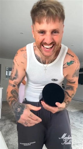 The worlds smelliest candle 😂👀 | Hanby Clips