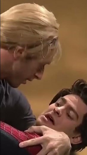 Spiderman2 Andrew Garfield Kissed By Chris Martin Coldplay SNL #shorts