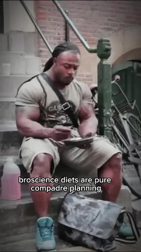 ¿QUÉ PUEDES APRENDER DE LAS DIETAS BROSCIENCE?✅ Como ex competidor y ahora preparador físico, quiero darte un consejo poco común en redes sociales. Hoy en día se promueve la comodidad, pero los resultados reales requieren un enfoque disciplinado, aunque no restrictivo. No necesitas ser atleta para beneficiarte de una alimentación más estructurada, lo que algunos llaman “bro ciencia”. Aunque carezca de evidencia científica consolidada, su efectividad está respaldada por resultados reales y consis