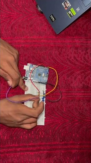 🚦 LED Chaser Using Arduino UNO | Beginner Arduino Project ⚡ #LearnBuildInnovate #arduino #stem