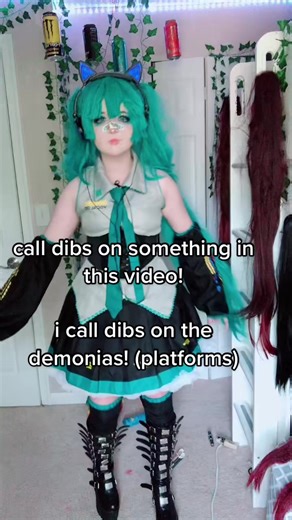 IDK HOW TO DANCE HELP #mikuhatsunecosplay #vocaloidcosplay #cosplay