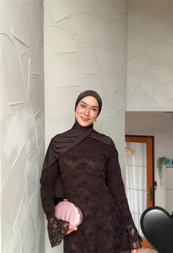 Hijab Style Inspiration: Same Dress, Different Look 🖤