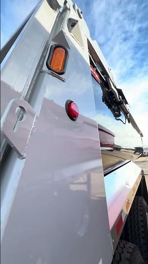 Two-tone has been a big hit this year. #enddump #dumptrailer #mtmbuilt