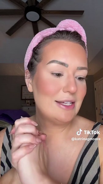 You guys ask about my eyeshadow all the time so I wanted to pass along an AMAZONG bundle PLUS a little eyeshadow toot! 😍 @tarte cosmetics #eyeshadow #eyeshadowtutorial #giftideas #tarte #ttsacl