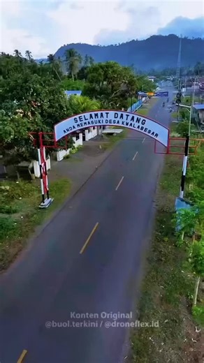 Buol Terkini - Media nya orang Buol!🙌🏽 on Instagram: "Sejak Kamis kemarin sampai hari ini, suasana Desa Kwala Besar benar-benar hidup! ✨ Warga Paleleh gotong royong nonstop untuk persiapan MTQ—mulai dari bapak-bapak, ibu-ibu, hingga anak-anak SD ikut turun tangan bantu merapikan lokasi. Semangat kebersamaannya terasa kuat, semua bergerak dengan tujuan yang sama: menyambut MTQ dengan kondisi terbaik dan penuh sukacita. Malam ini, 13 Desember 2025, pembukaannya akan resmi dimulai. Ayo merapat da