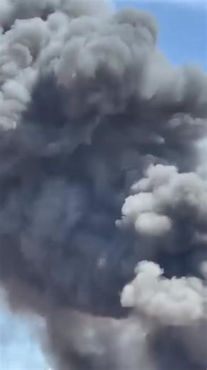 Breaking news ....🔥🔥 fire break out near @NUP headqauters - Makerere Kavule | JB Muwonge