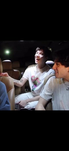 AYOOOOOOOOOOOOOOOO #sturniolos #sturniolotriplets @Christopher Sturniolo @Nicolas Sturniolo