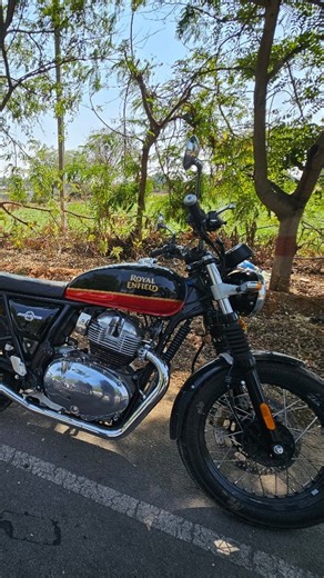 Yash_n_Bikes on Instagram: "Interceptor mey petrol bharwa diya 🥳🏍 . . . . . . . . . . #royalenfield #royalenfieldindia #fypppppppppppppppppppppppppppppppppppppppppppppppppppppppppppppppppppppp #re #reels #int650 #standard350 #viralreels #interceptor650"