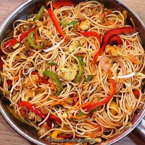 Egg Hakka Noodles Recipe - The Yummy Delights