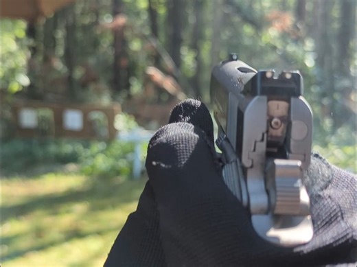 紧凑型的1911手枪 ：Colt Defender