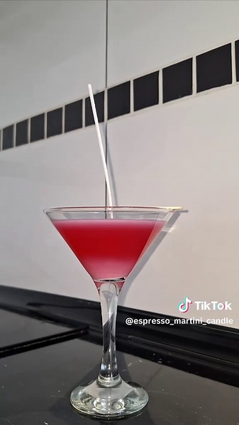 Priprema Raspberry Martini sveće🩷🎀 Idealna za osobe sa stilom ~Espresso Martini #candlemaking #candle #cocktails #aesthetic #fyp #martini