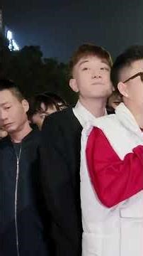 Phu 2k7 from Hung Yen: Come on, let's find a match! That kid has been clapping for a while now 😚