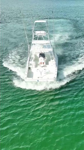 G&S 32’ Backing up faster than most anglers can wind #gameboat #yacht #customboats