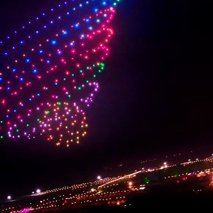 Get ready for a mesmerizing spectacle at Wolverhampton Racecourse! 🎇 Join us for the Evolution Drone Light Show, an unforgettable event that will light up the night sky with a stunning display of drones. 🎇 Mesmerizing Drone Show 📅 Thursday 14th December 🌭 Festive Food 🎢 Fairground rides Book now ➡️https://brnw.ch/21wDjYz #WolverhamptonRacecourse | Wolverhampton Racecourse