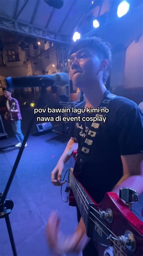 Bawakan Lagu Kimi No Nawa di Event Cosplay