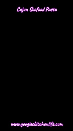 Turn up the heat with this delicious Cajun Seafood Pasta! 戀 Packed...