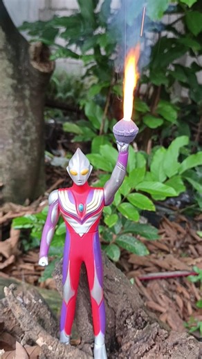 menyalakan mercon bola asap ultraman #mercon #fireworks #trendingshorts