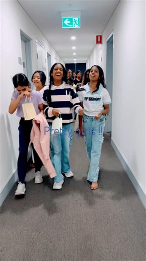 All the pretty girls #funnyshorts #shots #ytshorts #friends