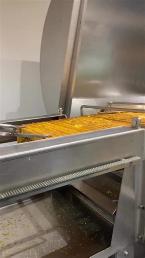 Chaîne Intégrale en action 🇫🇷🐝 #thomasapiculture #abeilles #savoirfairefrancais #environnement #miel #acacia #gourmandise #extraction #alimentaire 🐝 | Thomas Apiculture Lorraine