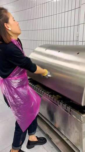 Whole Pig Cooking Process in a Home Kitchen