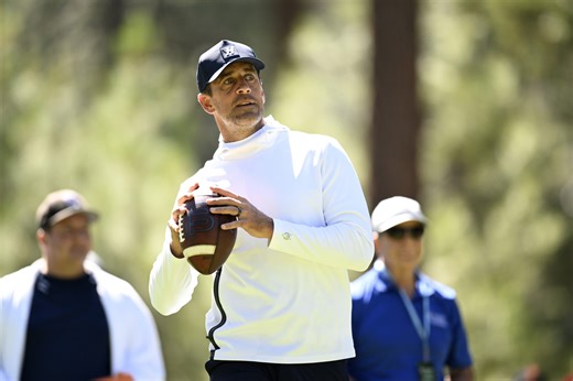 Former Jets Teammate Sends Stern Warning to Aaron Rodgers