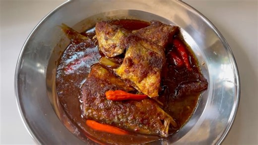 Masak Apa Masak Mystyle Ikan masak Kicap berempah Fried Fish with Soya Sauce & Spices Ikan masak Kicap berempah! A flavorful Malay fish dish where fish is braised in a sweet soy sauce (kicap) with aromatic spices like star anise, cinnamon, and cardamom. Think warm spices, savory-sweet, and slightly thick sauce – perfect with steamed rice. #ikanmasakkicapberempahmystyle #friedfishsoyasaucewithspicesmystyle #fyp #masakapamasakmystyle #mamm #halal #makansedap #singaporefood #halalcooking #halalfood