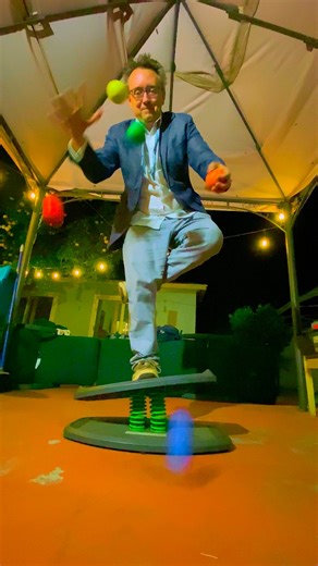 588K views · 4.8K reactions | Bounce juggling 5 on a balance board on one leg. #Bounce #juggling #5 #on #a #balance #board | Michael Rayner | Facebook